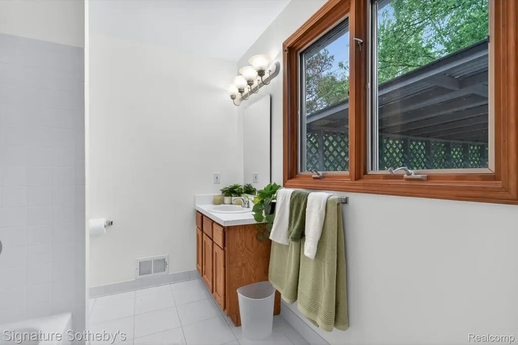 2240 Hidden Lake Trail Brandon Charter Township MI 48462