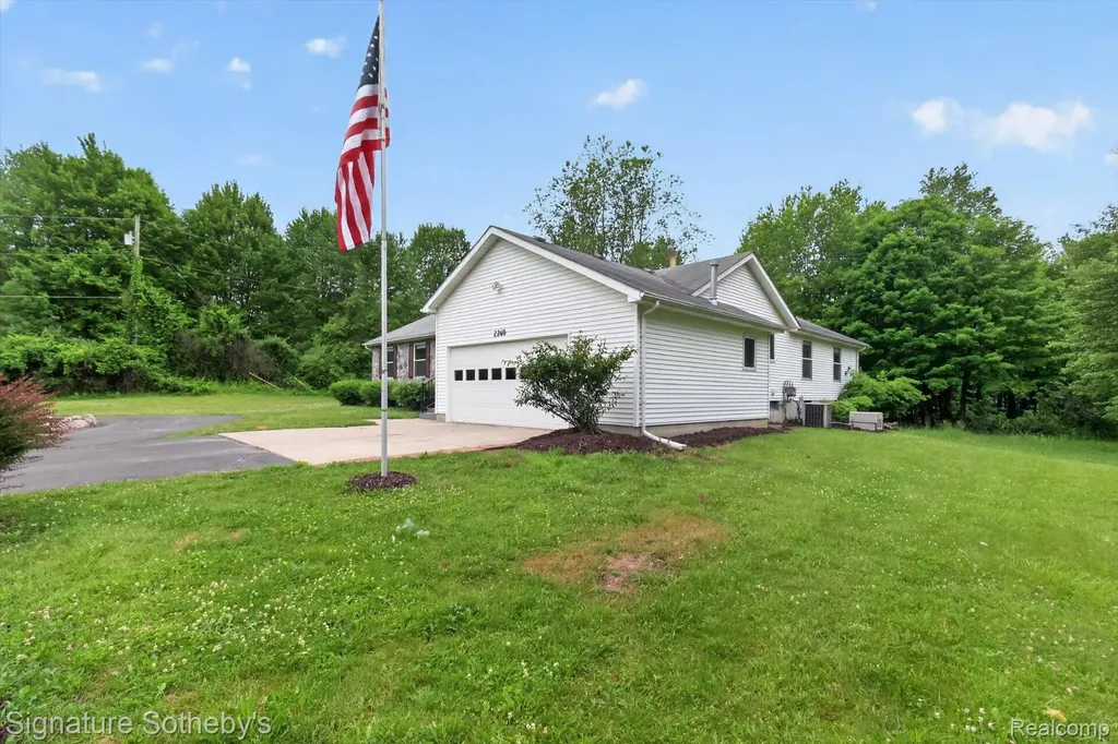 2240 Hidden Lake Trail Brandon Charter Township MI 48462