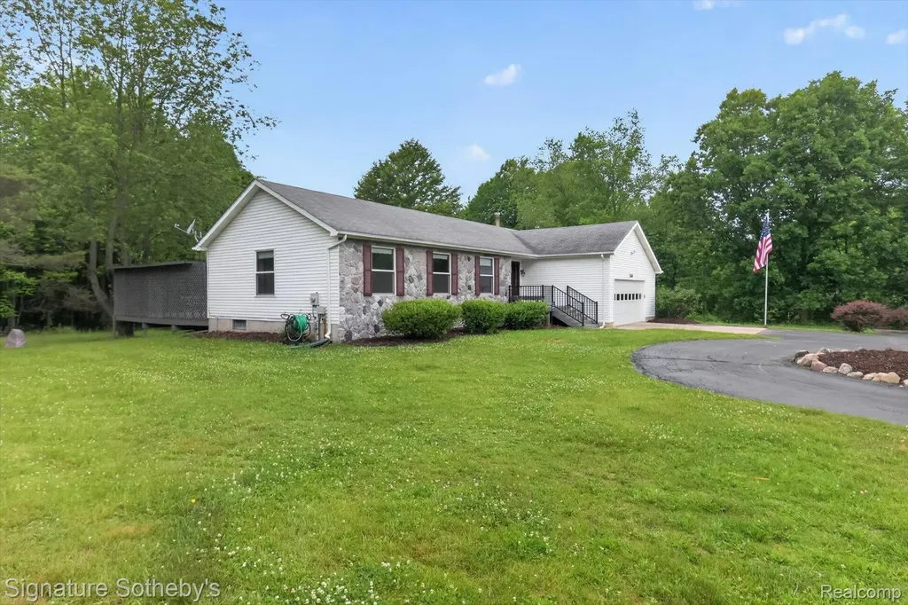 2240 Hidden Lake Trail Brandon Charter Township MI 48462
