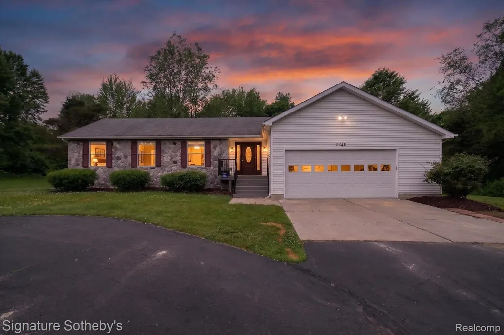 2240 Hidden Lake Trail Brandon Charter Township MI 48462