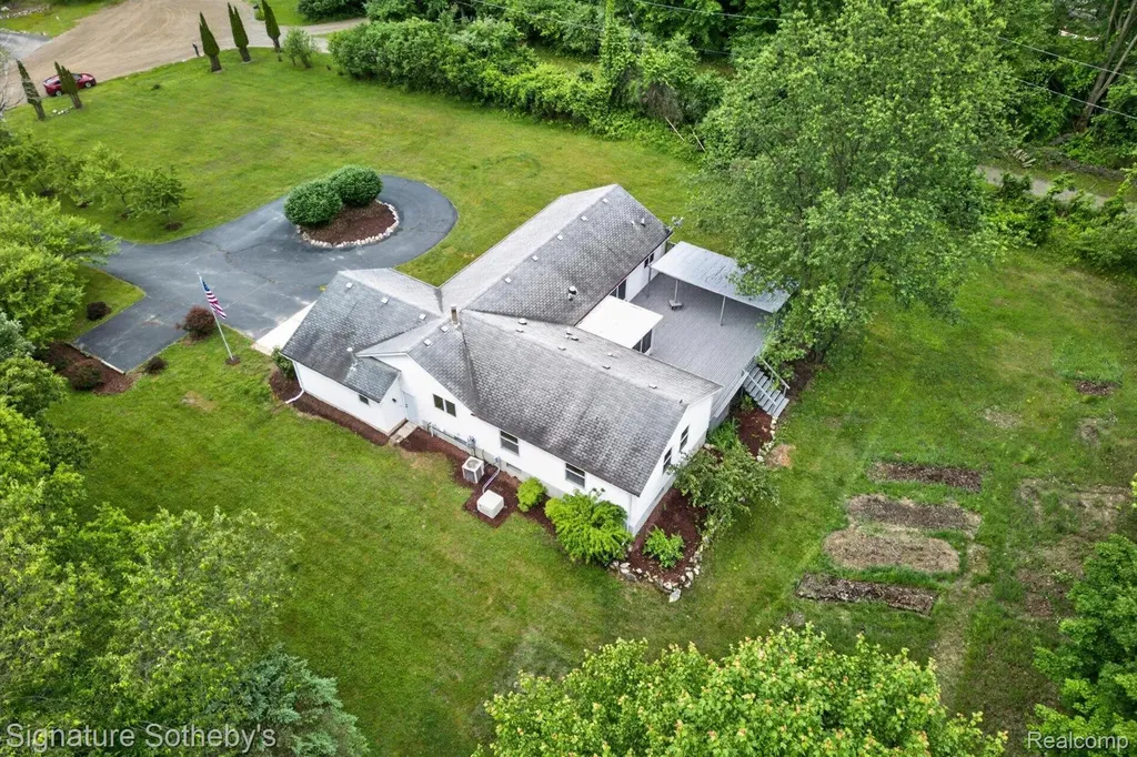 2240 Hidden Lake Trail Brandon Charter Township MI 48462