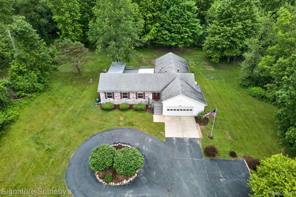 2240 Hidden Lake Trail Brandon Charter Township MI 48462