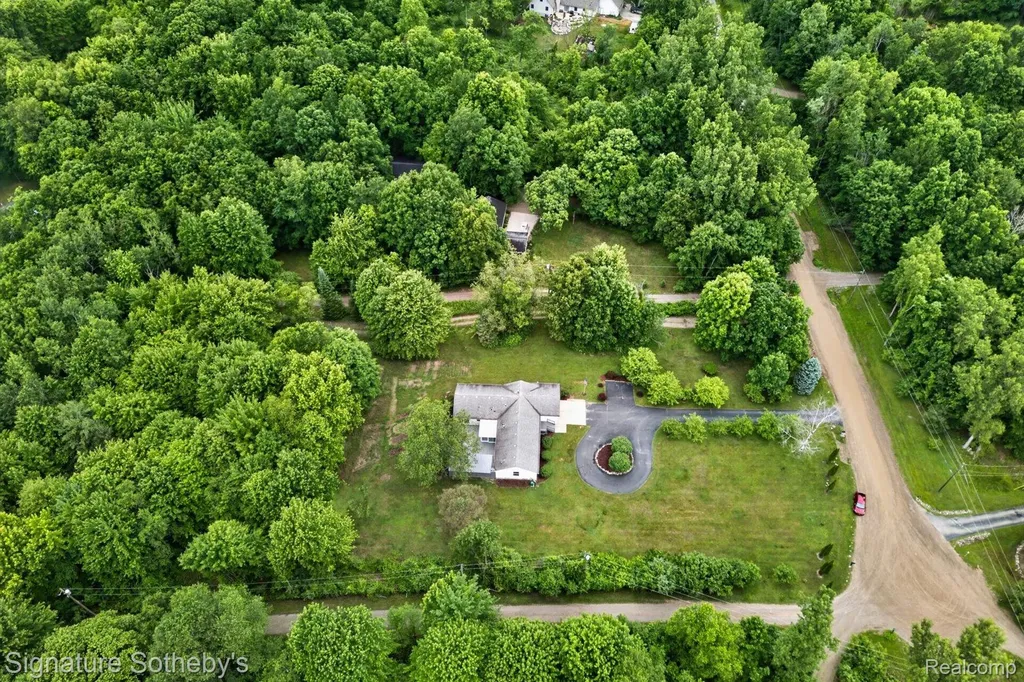 2240 Hidden Lake Trail Brandon Charter Township MI 48462