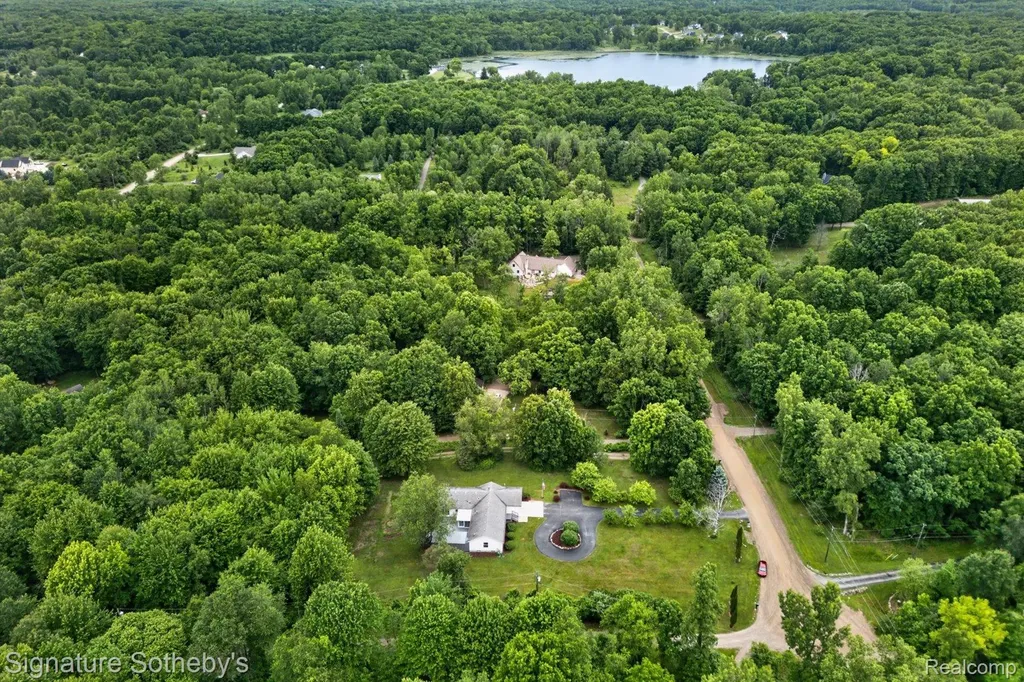 2240 Hidden Lake Trail Brandon Charter Township MI 48462