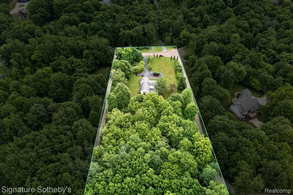 2240 Hidden Lake Trail Brandon Charter Township MI 48462
