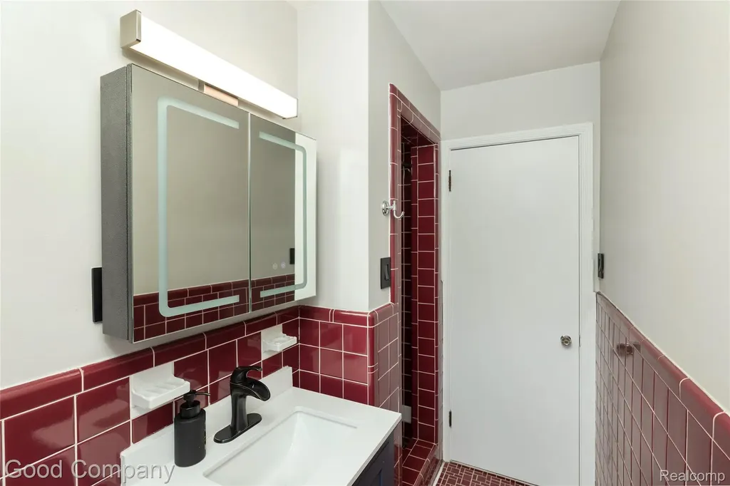 23645 Lawrence Avenue Dearborn City MI 48128