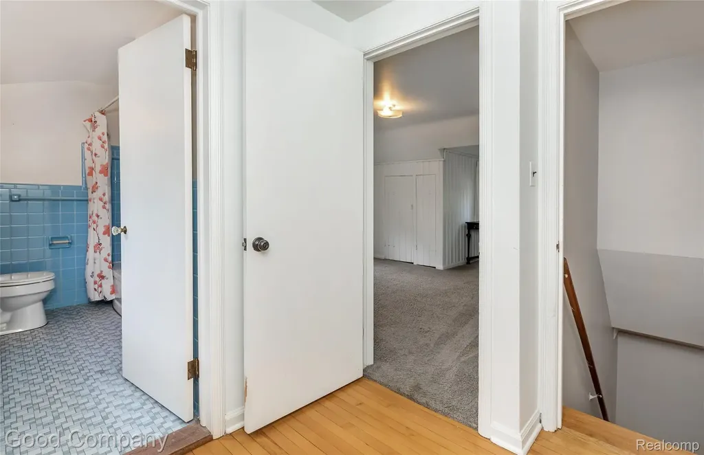 23645 Lawrence Avenue Dearborn City MI 48128