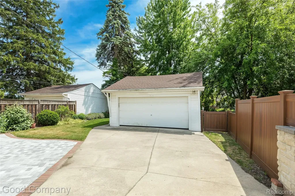 23645 Lawrence Avenue Dearborn City MI 48128