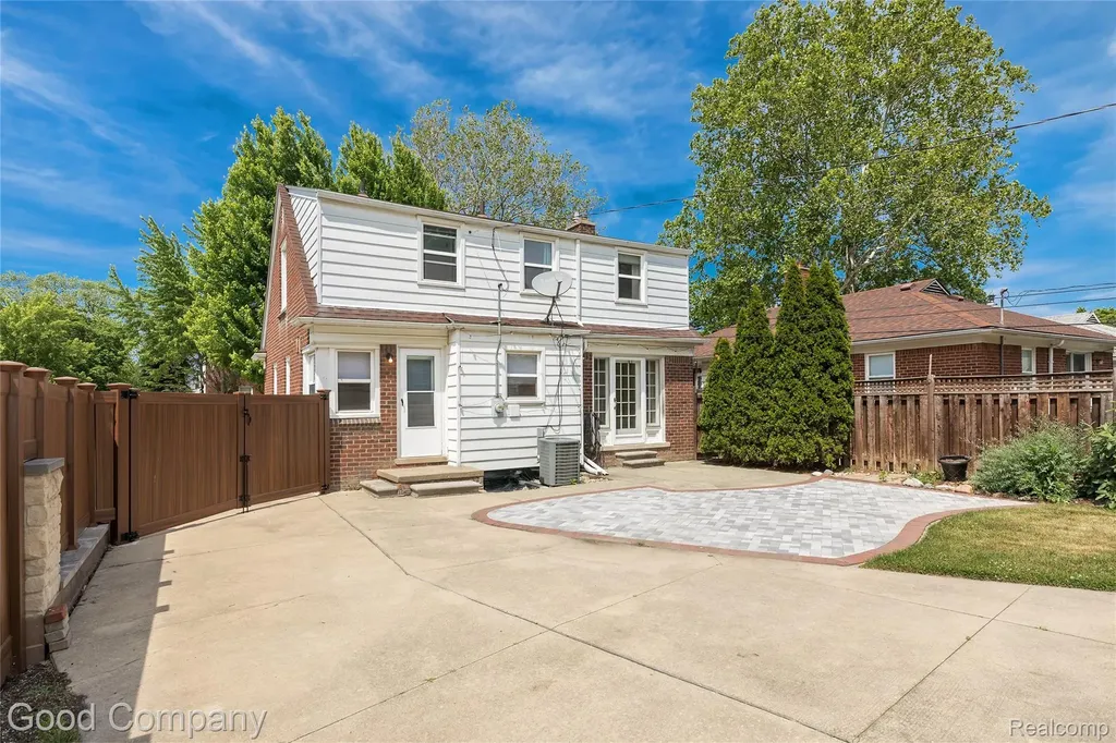 23645 Lawrence Avenue Dearborn City MI 48128
