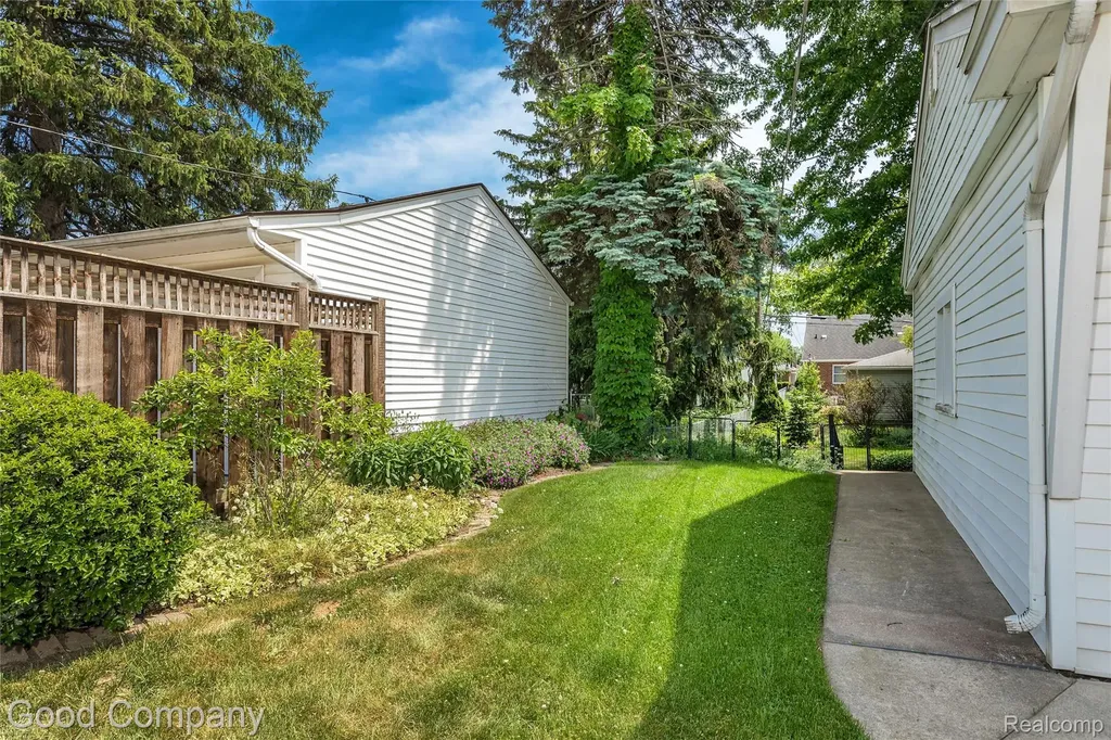 23645 Lawrence Avenue Dearborn City MI 48128