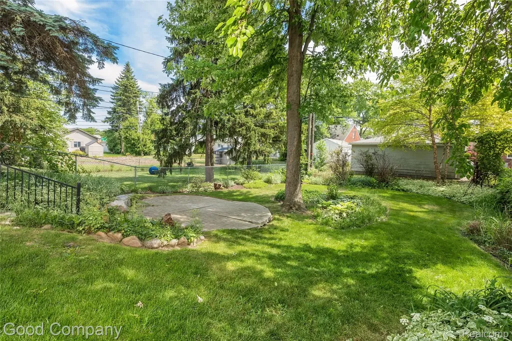 23645 Lawrence Avenue Dearborn City MI 48128