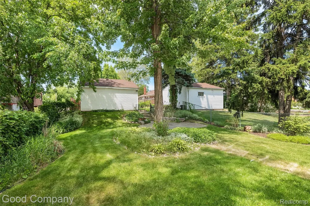 23645 Lawrence Avenue Dearborn City MI 48128