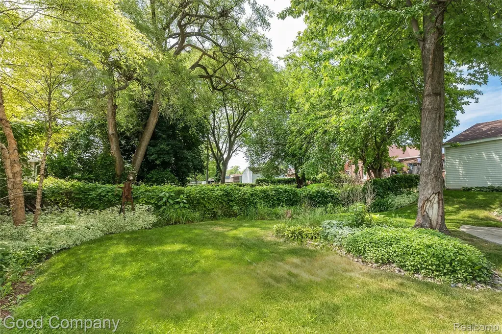 23645 Lawrence Avenue Dearborn City MI 48128