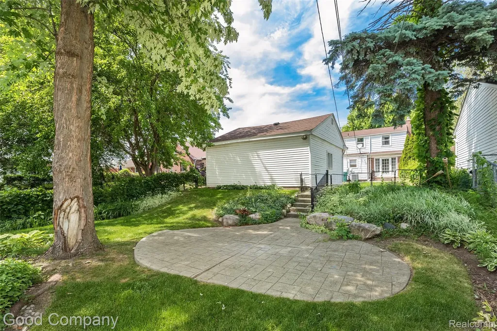 23645 Lawrence Avenue Dearborn City MI 48128