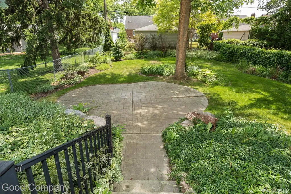 23645 Lawrence Avenue Dearborn City MI 48128