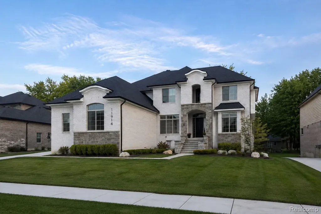 11914 Encore Shelby Charter Township MI 48315
