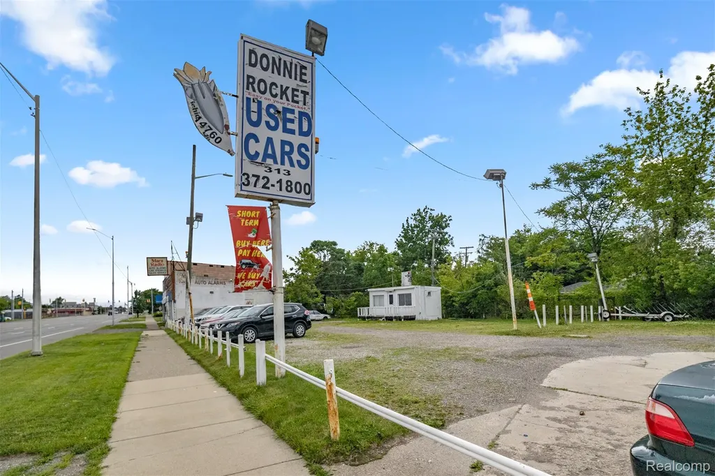 14760 Gratiot Avenue Detroit City MI 48205