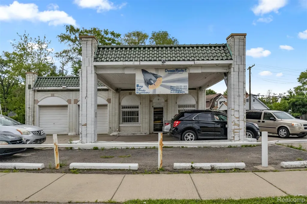 14760 Gratiot Avenue Detroit City MI 48205