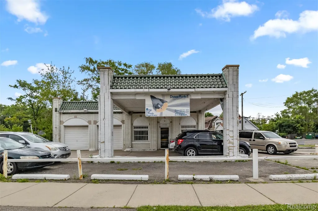 14760 Gratiot Avenue Detroit City MI 48205