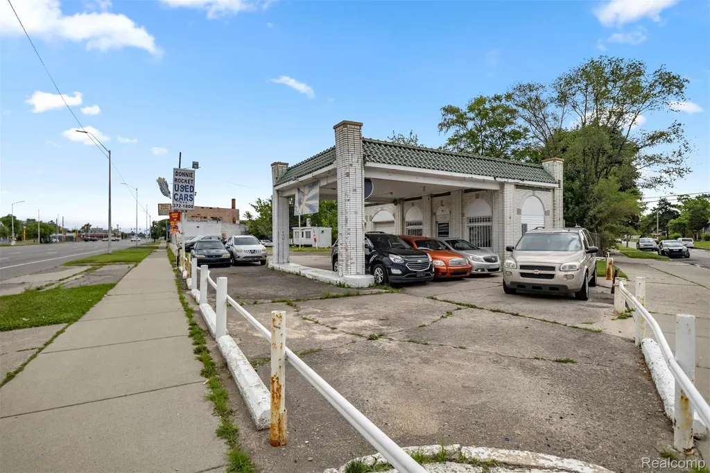 14760 Gratiot Avenue Detroit City MI 48205