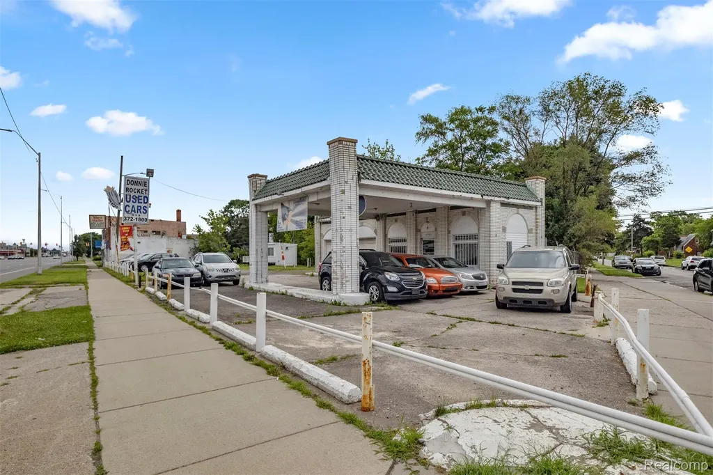 14760 Gratiot Avenue Detroit City MI 48205