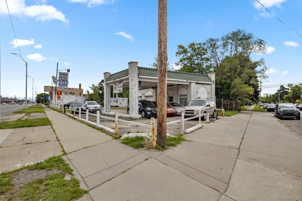 14760 Gratiot Avenue Detroit City MI 48205