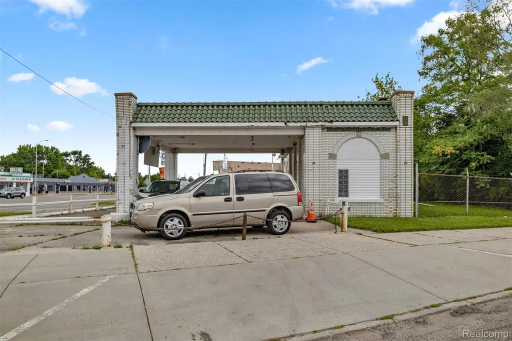 14760 Gratiot Avenue Detroit City MI 48205