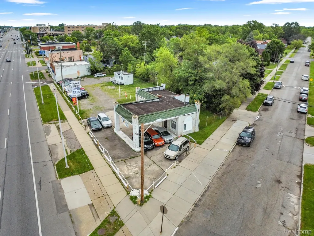 14760 Gratiot Avenue Detroit City MI 48205