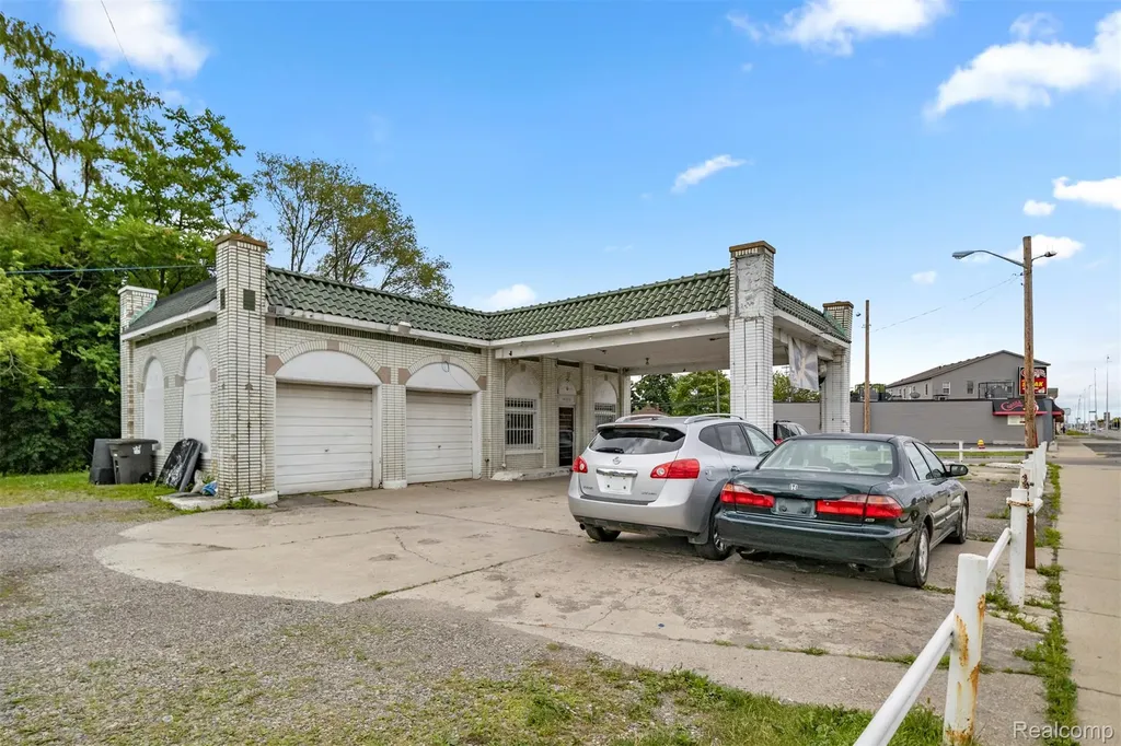 14760 Gratiot Avenue Detroit City MI 48205