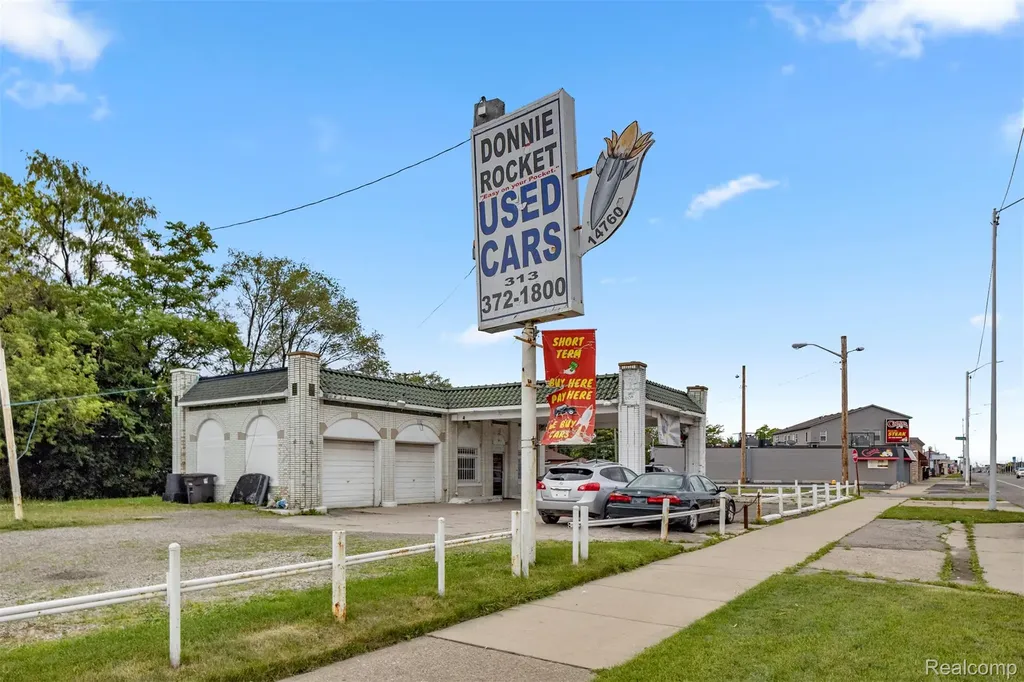 14760 Gratiot Avenue Detroit City MI 48205