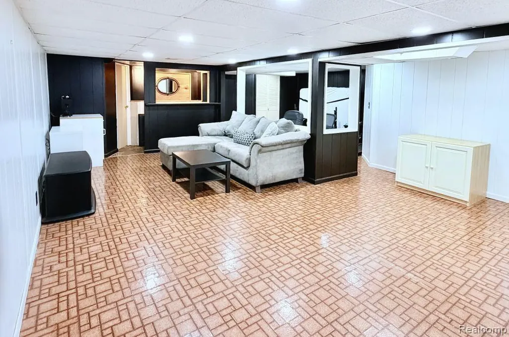 32211 Avondale Street Westland City MI 48186