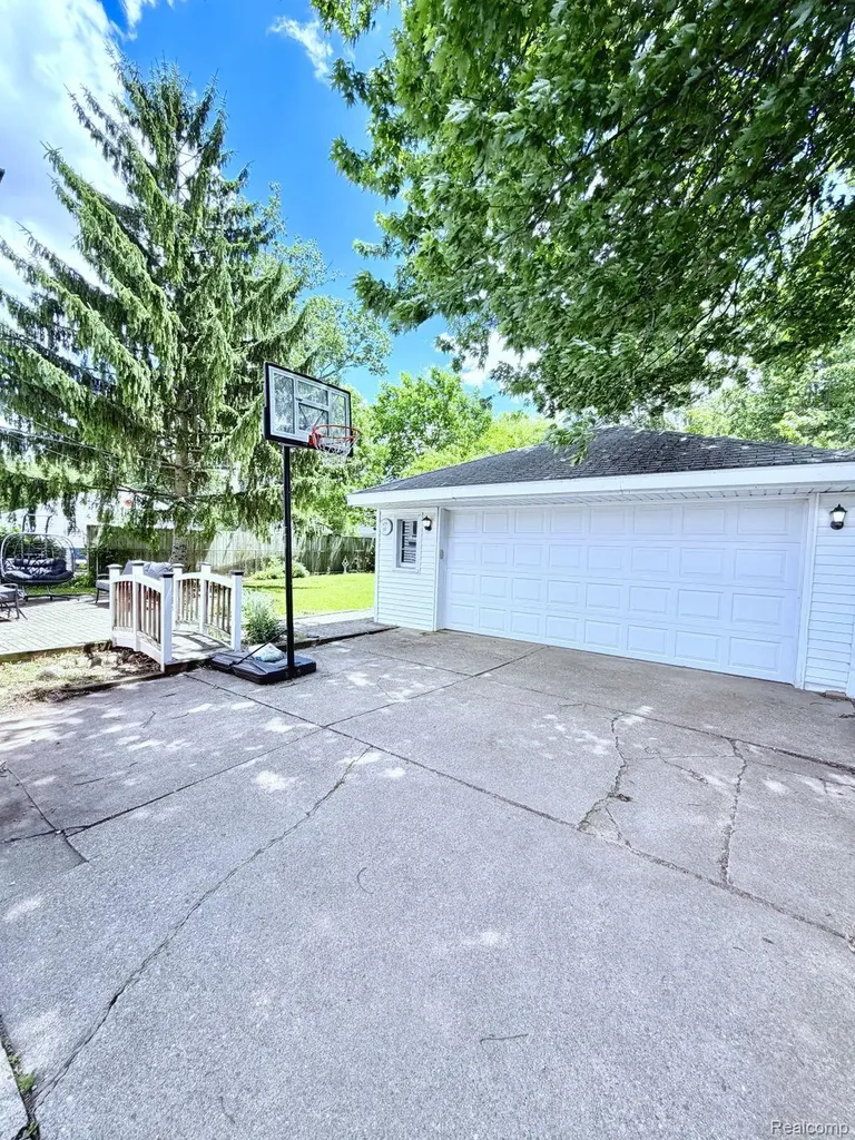 32211 Avondale Street Westland City MI 48186