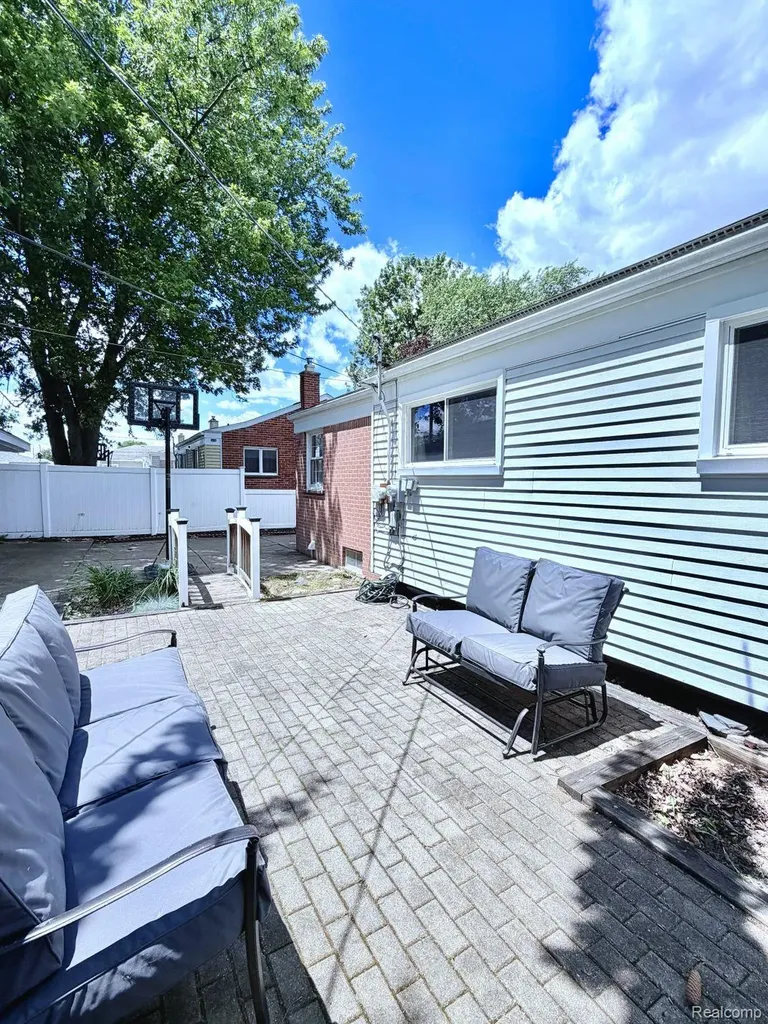 32211 Avondale Street Westland City MI 48186