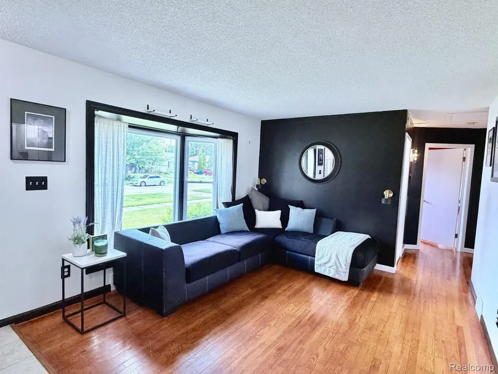 32211 Avondale Street Westland City MI 48186