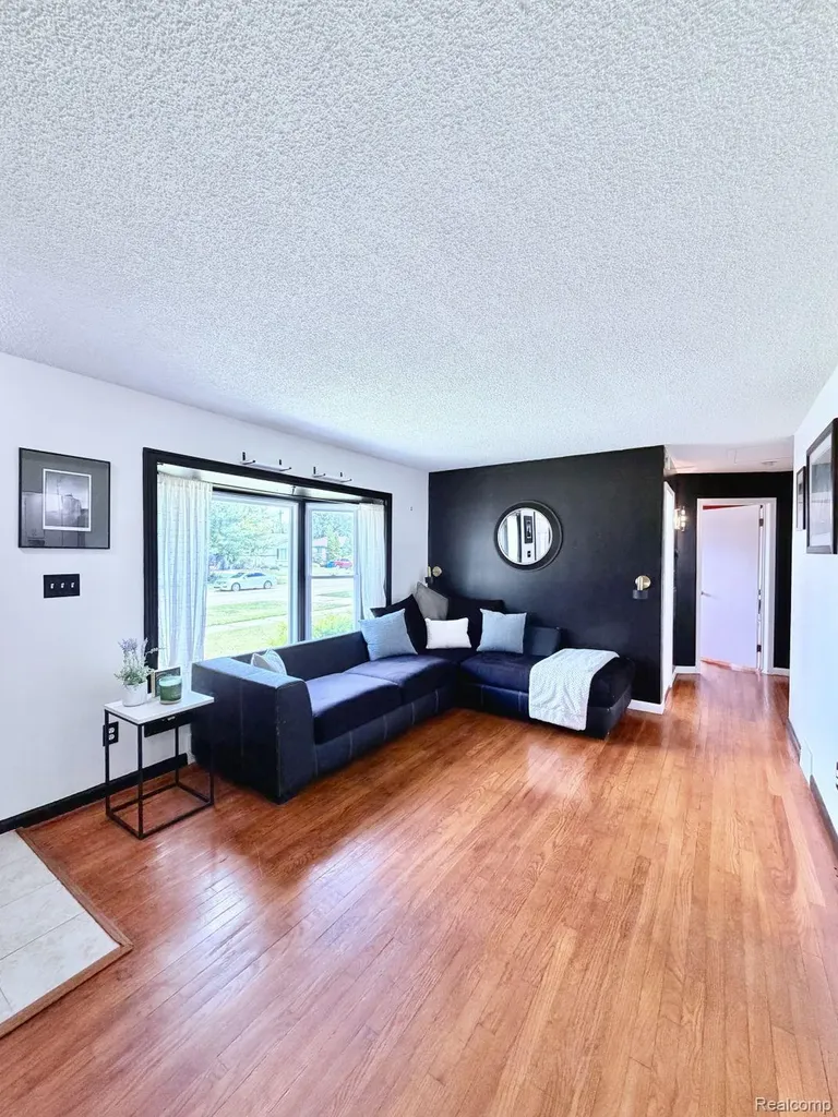 32211 Avondale Street Westland City MI 48186