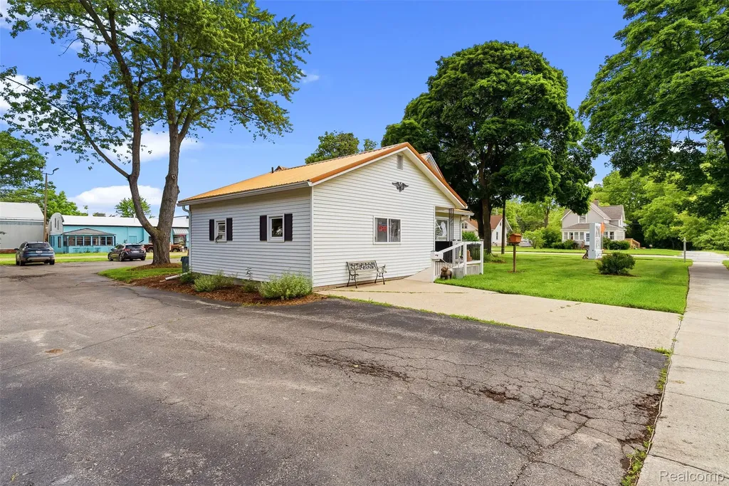 325 N Cedar Street Imlay City City MI 48444