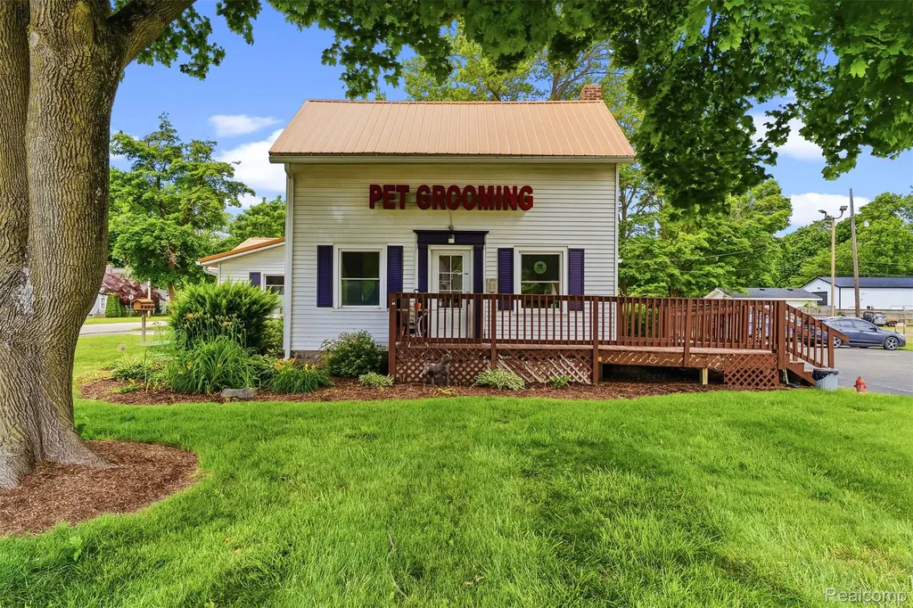 325 N Cedar Street Imlay City City MI 48444
