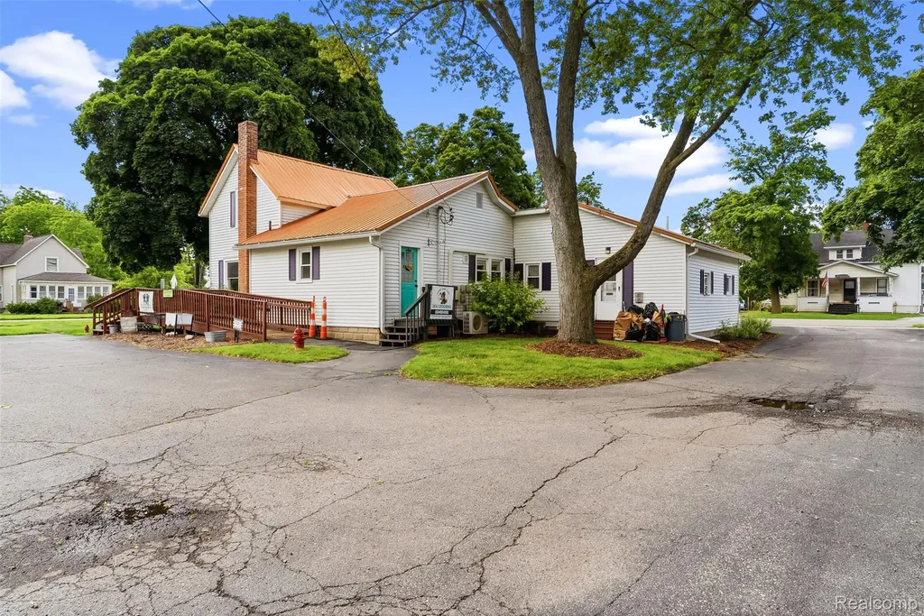 325 N Cedar Street Imlay City City MI 48444