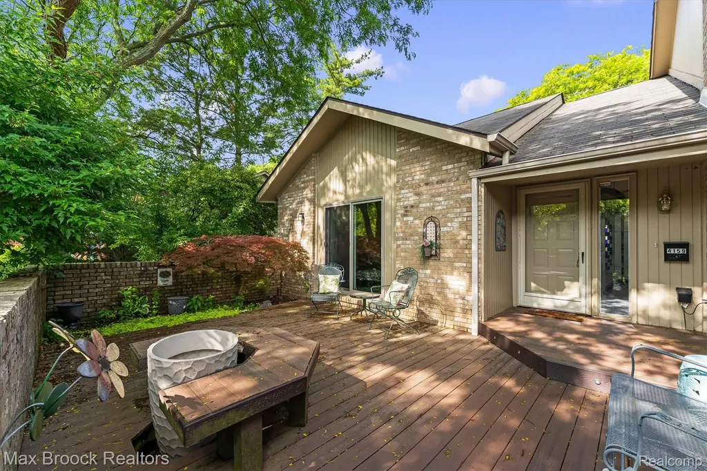 4159 Foxpointe Drive West Bloomfield Charter Township MI 48323