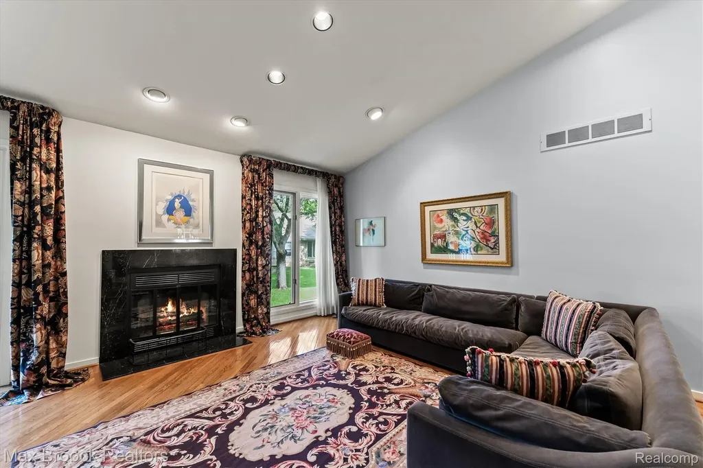4159 Foxpointe Drive West Bloomfield Charter Township MI 48323
