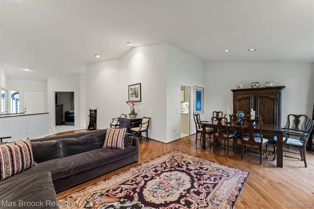 4159 Foxpointe Drive West Bloomfield Charter Township MI 48323