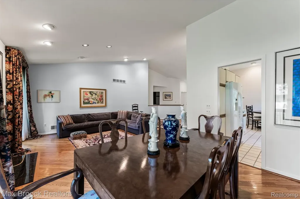 4159 Foxpointe Drive West Bloomfield Charter Township MI 48323
