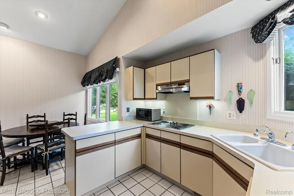 4159 Foxpointe Drive West Bloomfield Charter Township MI 48323