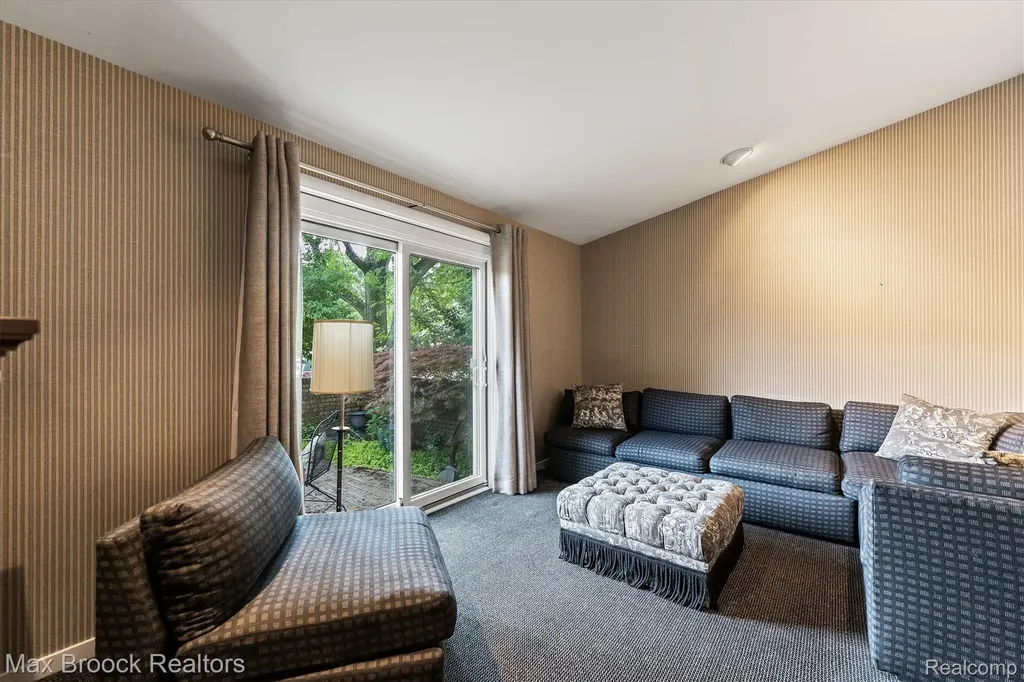 4159 Foxpointe Drive West Bloomfield Charter Township MI 48323