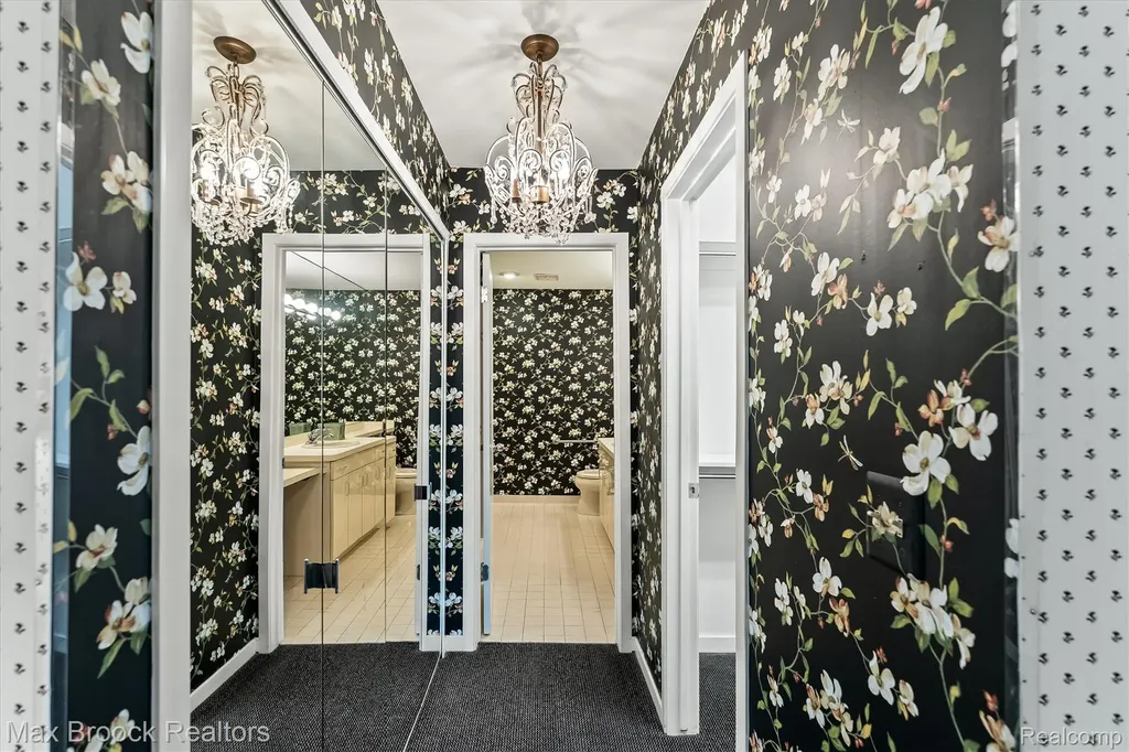 4159 Foxpointe Drive West Bloomfield Charter Township MI 48323