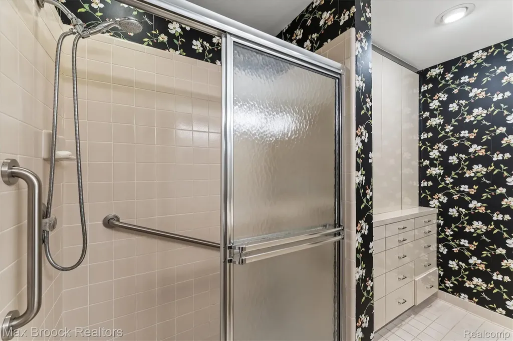 4159 Foxpointe Drive West Bloomfield Charter Township MI 48323