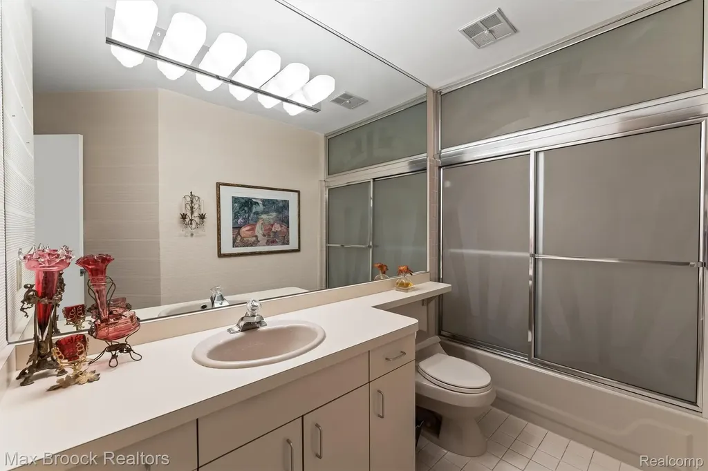 4159 Foxpointe Drive West Bloomfield Charter Township MI 48323