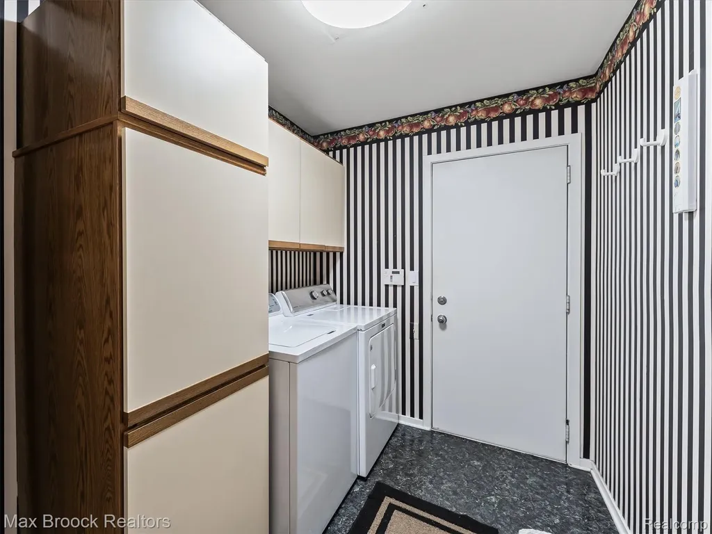 4159 Foxpointe Drive West Bloomfield Charter Township MI 48323