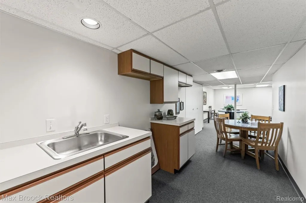 4159 Foxpointe Drive West Bloomfield Charter Township MI 48323