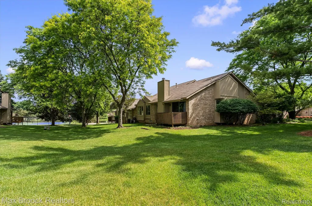 4159 Foxpointe Drive West Bloomfield Charter Township MI 48323